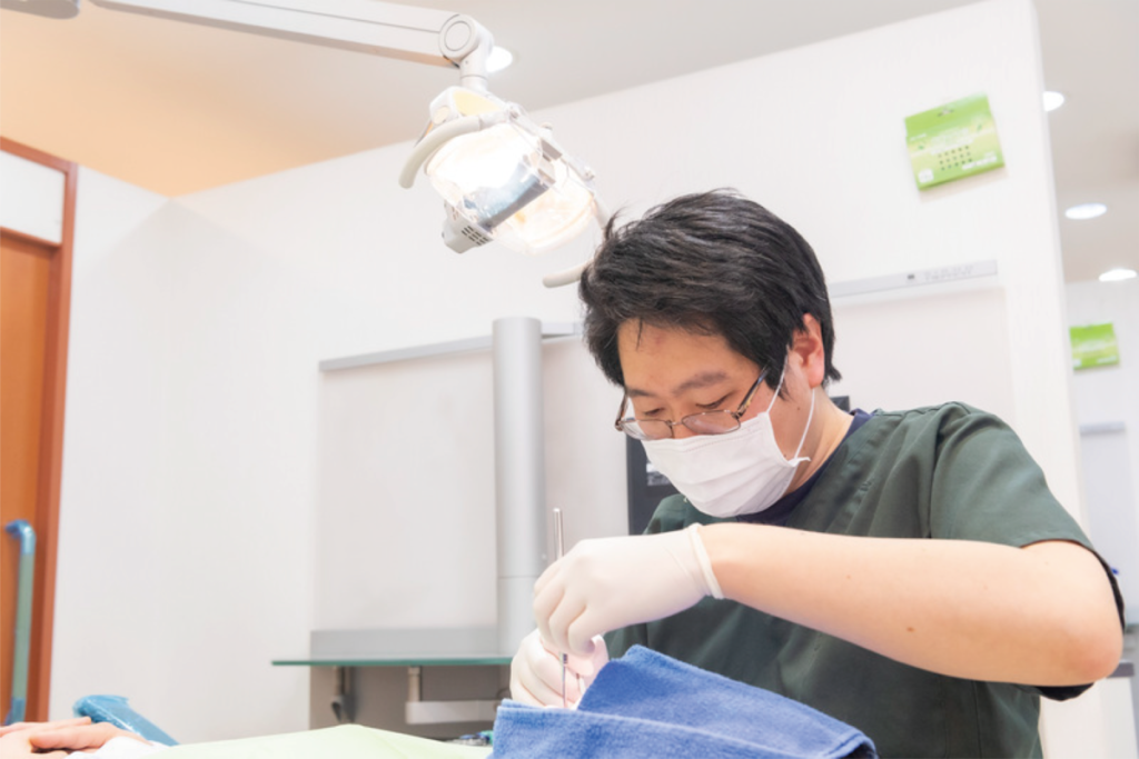 地域に貢献できる歯科医療を|医療法人社団桜歯会 きそ歯科クリニック 木曽 達人先生 5 木曽先生の診療風景