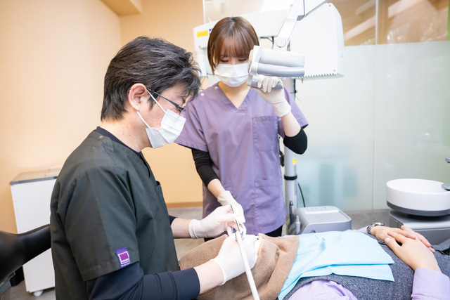 「食べる・生きる」を支える包括的ケアで地域の健康を守る|医療法人社団弥栄 武蔵野わかば歯科 星野 真 先生 5 診療風景